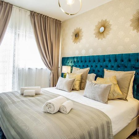 Gaze Out At The City In A Retro-Chic Getaway Лісабон Екстер'єр фото