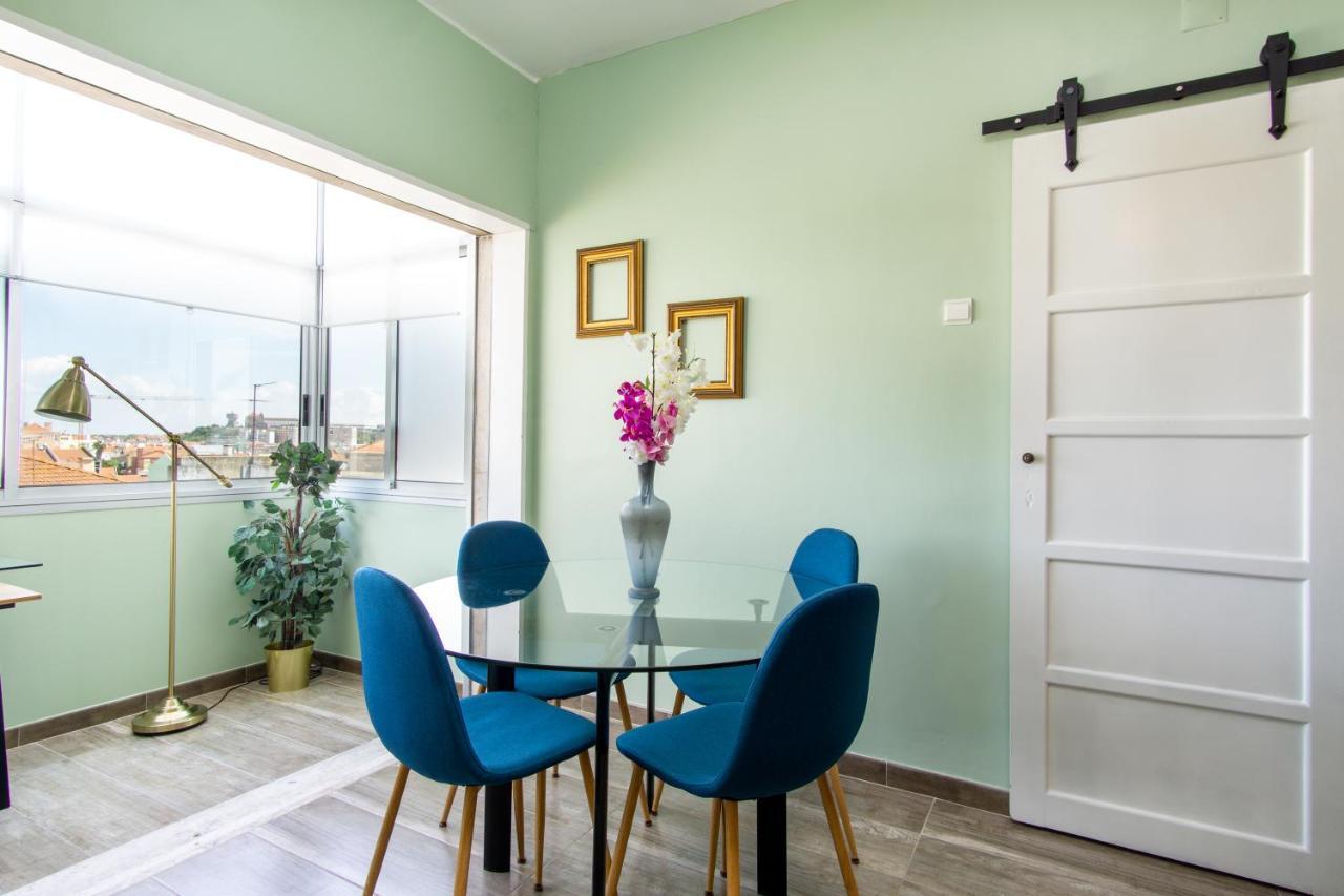 Gaze Out At The City In A Retro-Chic Getaway Лісабон Екстер'єр фото