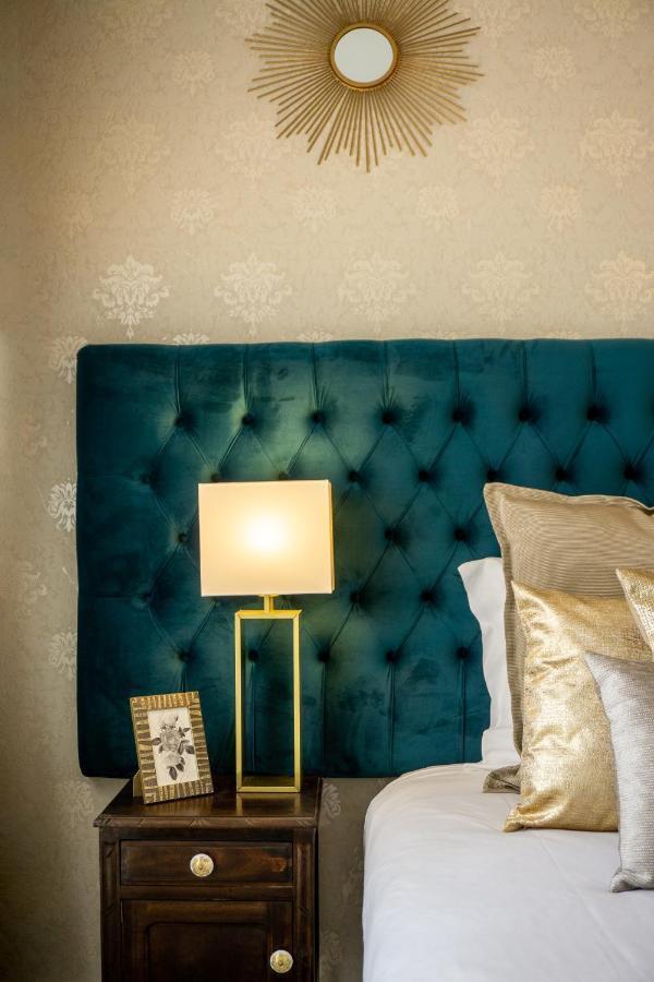 Gaze Out At The City In A Retro-Chic Getaway Лісабон Екстер'єр фото